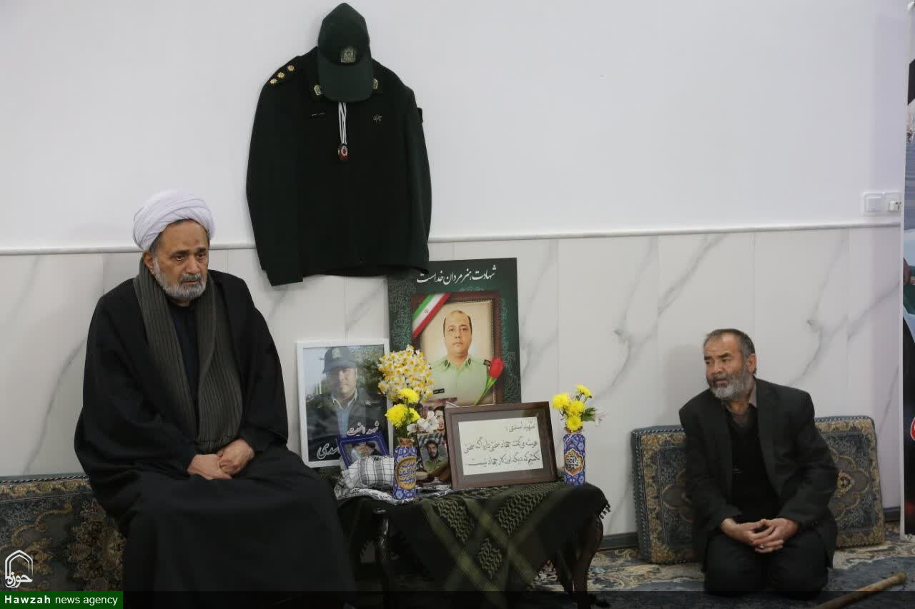 دیدار رئیس هیئت امنای دفتر تبلیغات اسلامی با خانواده شهید فراجا در آستانه ۲۲ بهمن
