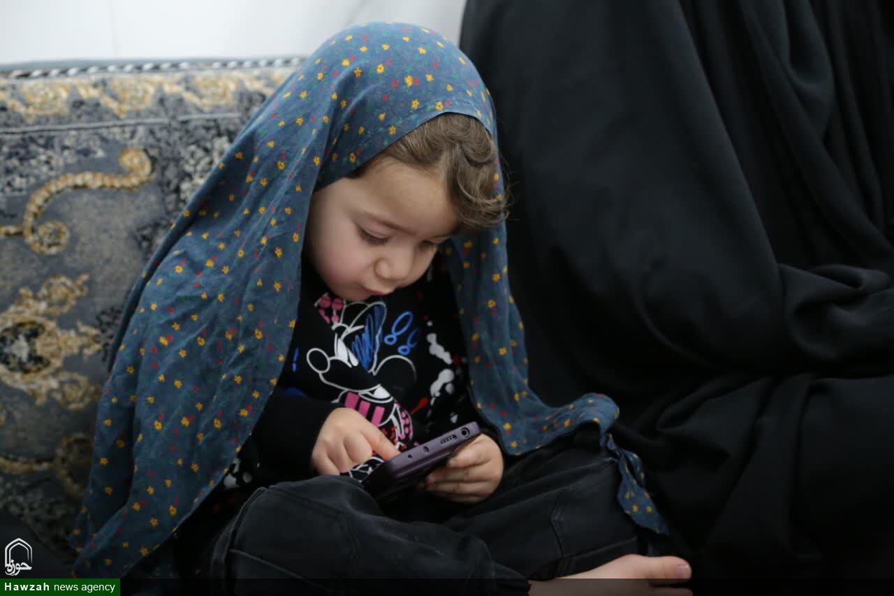 دیدار رئیس هیئت امنای دفتر تبلیغات اسلامی با خانواده شهید فراجا در آستانه ۲۲ بهمن