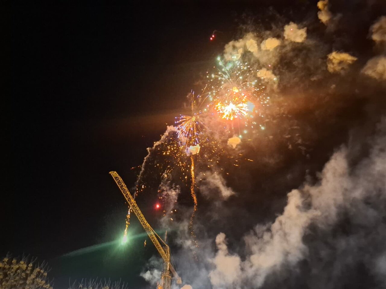 فیلم | طنین ندای الله‌ اکبر و نورافشانی در میدان جهاد کاشان