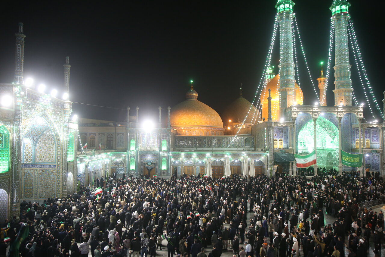 فیلم | طنین الله‌اکبر در آستان بانوی کرامت؛ همصدایی با پیروزی انقلاب