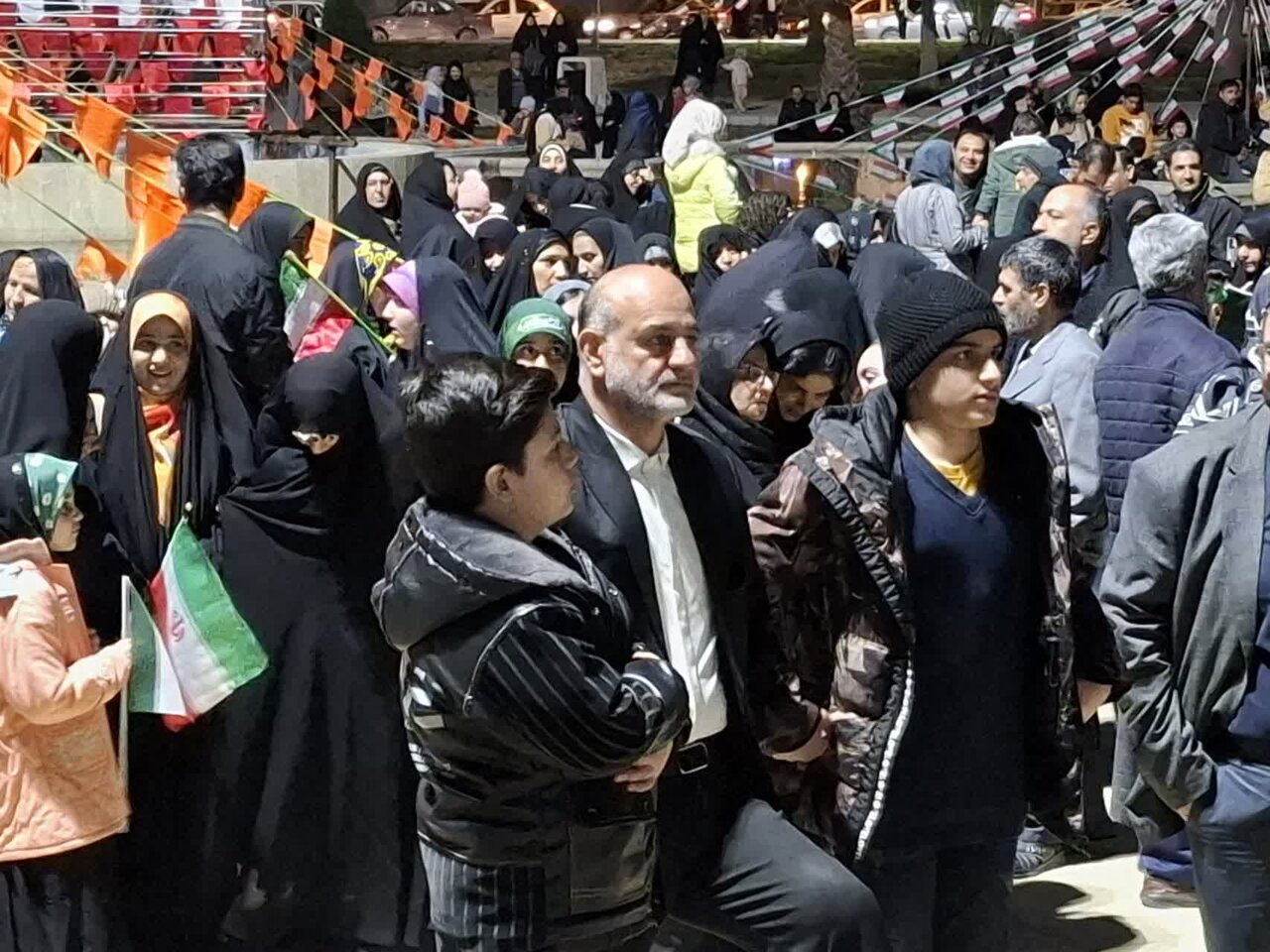 طنین بانگ «الله‌اکبر»و نورافشانی آسمان کاشان در شب پیروزی انقلاب