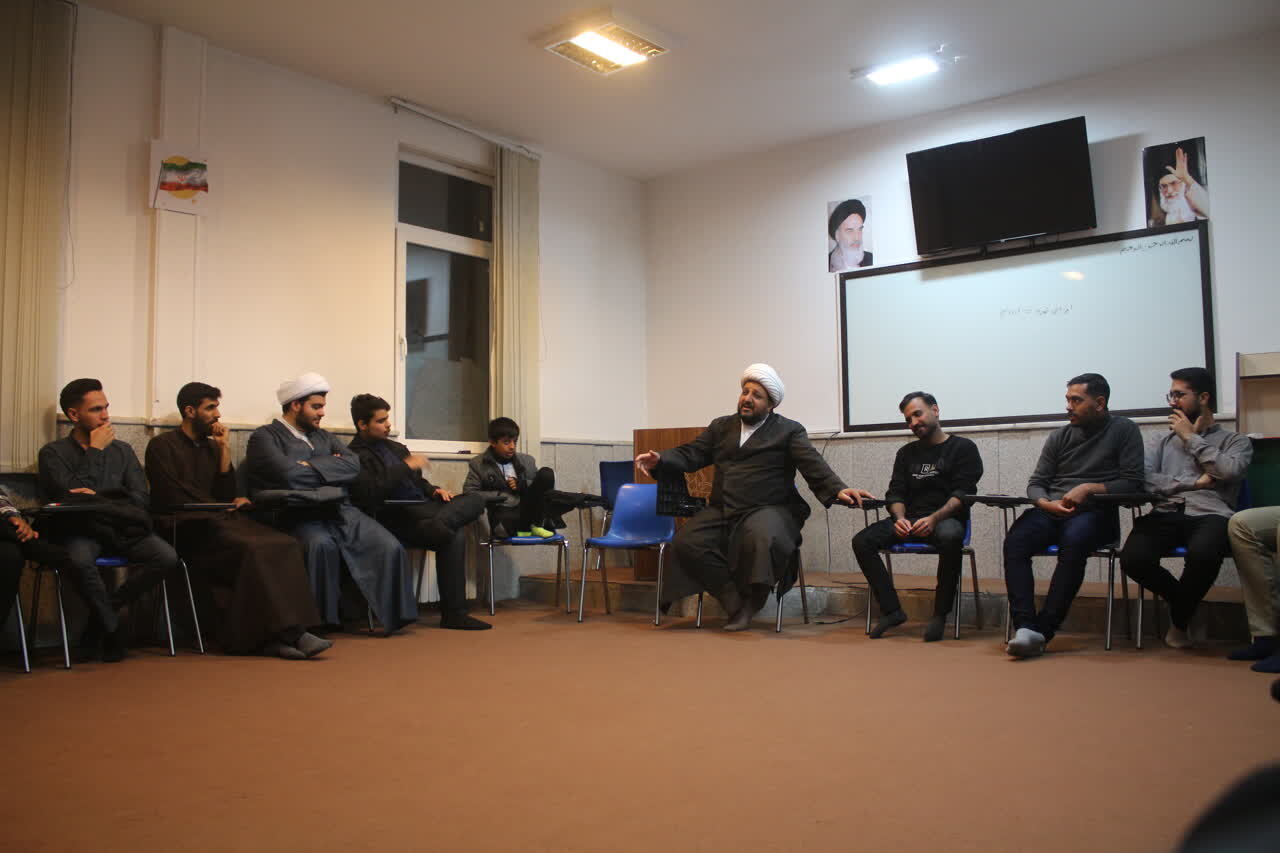 برنامه هفتگی «بیت‌الاحزان حضرت زهرا(س)» همراه با کارگاه‌های تخصصی طلاب در کرمان برگزار شد.