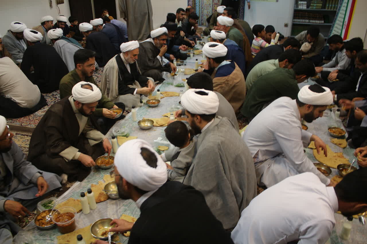 برنامه هفتگی «بیت‌الاحزان حضرت زهرا(س)» همراه با کارگاه‌های تخصصی طلاب در کرمان برگزار شد.