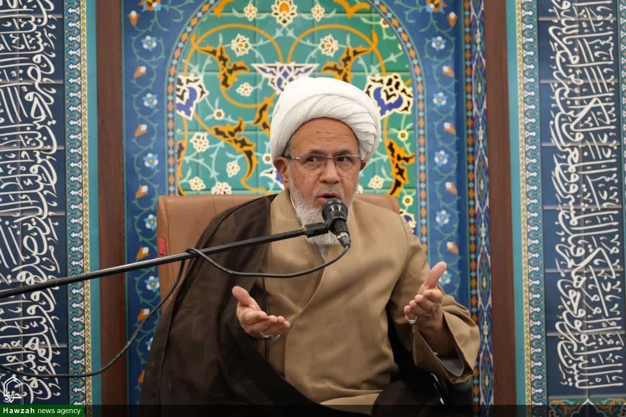 انقلاب اسلامی با تکیه بر ایمان مردم و رهبری الهی امام خمینی(ره) به پیروزی رسید