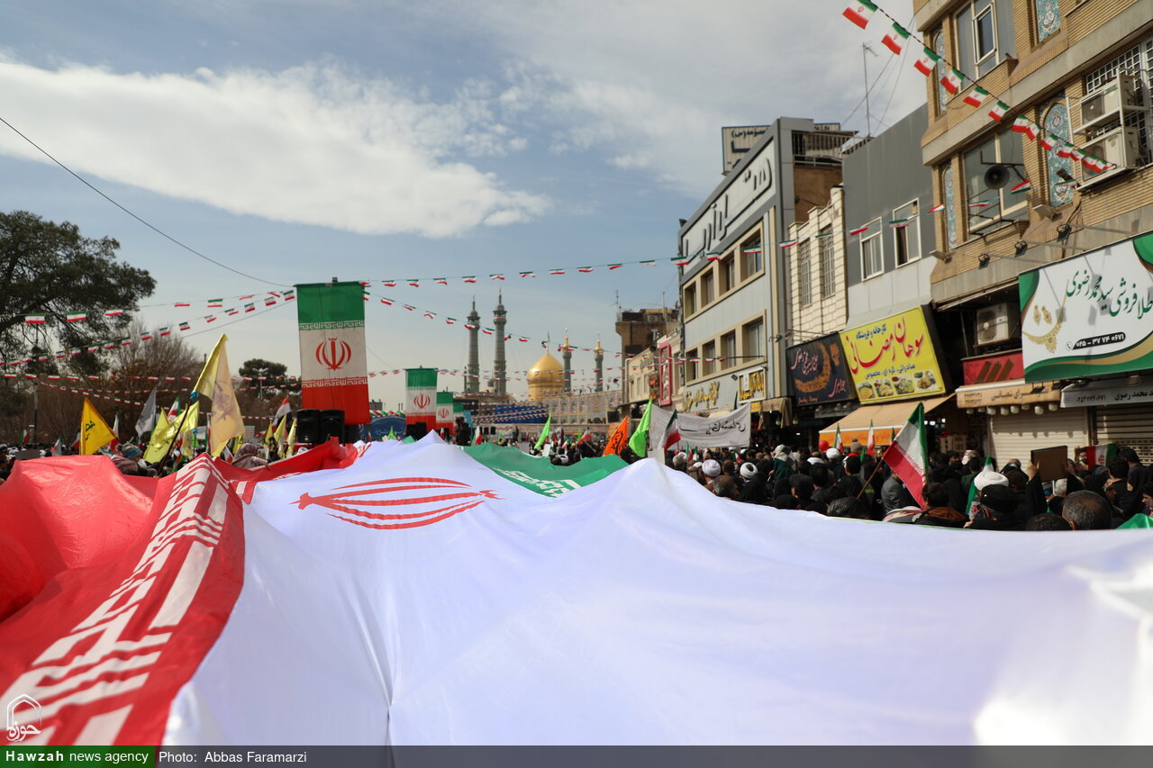 Photos/Qom Déferle dans les Rues : Le 22 Bahman, un Défi aux Ennemis et une Célébration de l’Unité Nationale