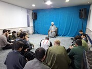 علماء و طلاب دشمن کی یلغار کے مقابل ڈٹ جائیں اور اسلامی معارف کو درست انداز میں تبیین کریں