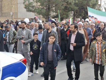 تصاویر/ حماسی و پرشور مردم کاشان در راهپیمایی 22 بهمن