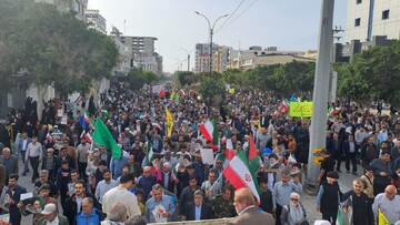 راهپیمایی ساحل‌نشینان خلیج فارس بیخ گوش ناوهای آمریکا + عکس