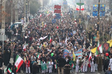تصاویر/ راهپیمایی یوم‌الله ۲۲ بهمن با حضور پرشور مردم انقلابی قرچک