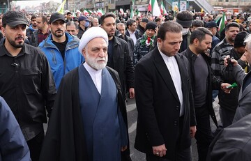 ما مسئولان نباید لحظه‌ای از متن مردم جدا شویم/قدردانی از مردم وفادار به نظام با ارائه خدمات برتر صورت گیرد