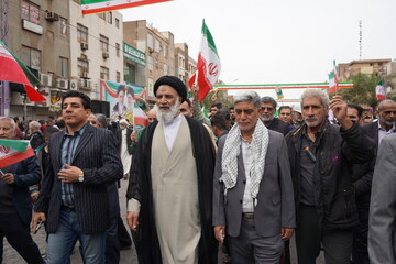 مشت محکم مردم اهواز به استکبار جهانی در راهپیمایی ۲۲ بهمن