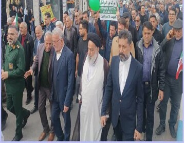 تصاویر/راهپیمایی مردم ولایتمدار بادرود در یوم الله ۲۲بهمن ۱۴۰۴