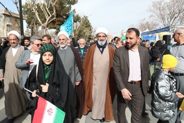 مردم با وجود مشکلات با اراده‌ای انقلابی به میدان آمدند/ پشتیبانی مردم از نظام در بزنگاه حساس با روحیه‌ای انقلابی