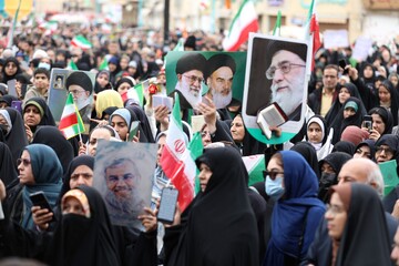 فیلم| خروش مردم شهرستان میبد در ۲۲ بهمن ماه سال ۱۴۰۴