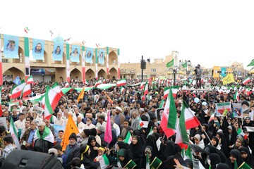 تصاویر/ خروش مردم انقلابی استان یزد در راهپیمایی یوم الله ۲۲ بهمن ماه