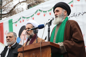 غرب در رژیم گذشته سیاست‌های متضاد با ارزش‌های دینی و فرهنگی ایران را دیکته می‌کرد/ تعارض سیاست‌های دیکته شده غرب با فرهنگ و دین جامعه در رژیم گذشته