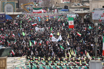 فیلم |  گوشه‎‌هایی از حضور حماسی مردم قم در راهپیمایی ۲۲ بهمن ۱۴۰۴