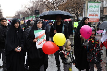 پیروزی در جنگ اقتصادی در پیروی از رهبر انقلاب و وحدت است