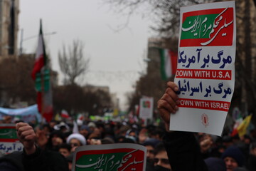 تصاویر/ حماسه حضور مردم اردبیل در راهپیمایی ۲۲ بهمن ماه ۱۴۰۴