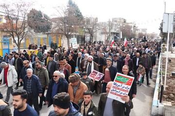 تصاویر /راهپیمایی پر شور مردم شهرستان بوئین زهرا در یوم‌الله ۲۲ بهمن ۱۴۰۴