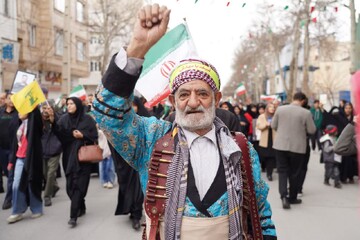 تصاویر/ راهپیمایی حماسی مردم خرم آباد در یوم الله ۲۲ بهمن