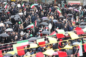 فیلم| گوشه‌هایی از خیل عظیم مردم شهرکرد در راهپیمایی ۲۲ بهمن ۱۴۰۴