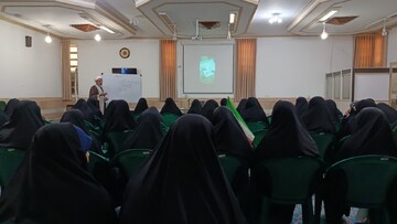 رفتار امام خمینی(ره) در برابر طاغوت برخاسته از ایمان عمیق و باور توحیدی بود