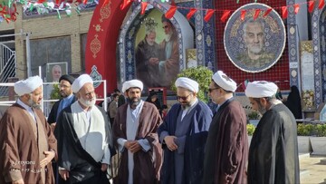 تصاویر/ تجدید میثاق مدیران مدارس علمیه کرمان با شهدا در گلزار شهدای کرمان