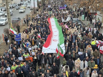 تصاویر/ حضور پرشور مردم ماکو در راهپیمایی ۲۲ بهمن