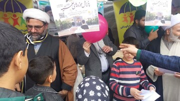 حضور غرفه فرهنگی مدرسه علمیه آیت الله مصطفوی در راهپیمایی ۲۲ بهمن کاشان