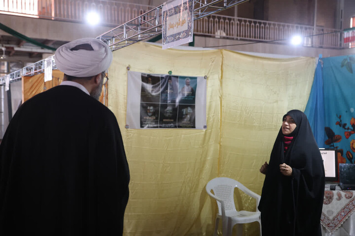 تصاویر /  بازدید امام جمعه همدان از نمایشگاه دستاوردهای انقلاب اسلامی