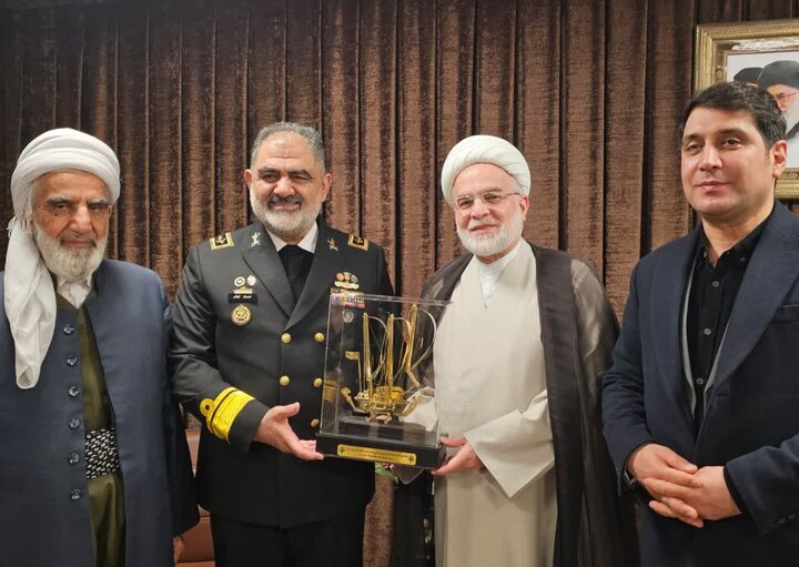 تصاویر/ دیدار فرمانده نیروی دریایی ارتش جمهوری اسلامی با نماینده ولی‌فقیه در  کردستان