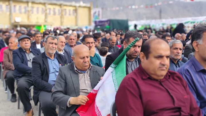 راهپیمایی ۲۲ بهمن در گچساران/حضور مردم فراتر از قاب تصویر