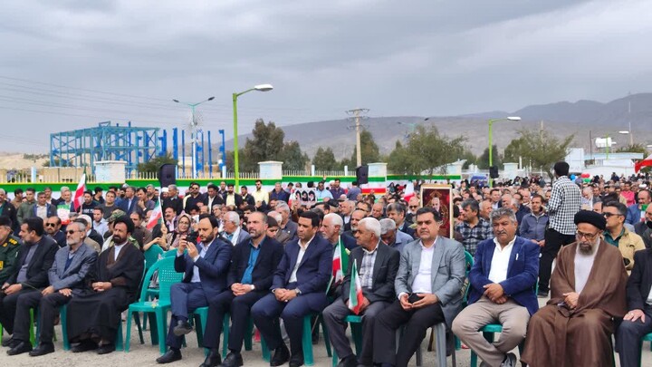 راهپیمایی ۲۲ بهمن در گچساران/حضور مردم فراتر از قاب تصویر