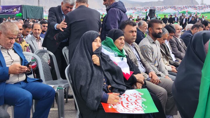 راهپیمایی ۲۲ بهمن در گچساران/حضور مردم فراتر از قاب تصویر