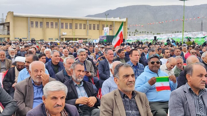 راهپیمایی ۲۲ بهمن در گچساران/حضور مردم فراتر از قاب تصویر