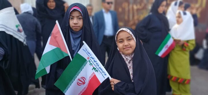 راهپیمایی ۲۲ بهمن ۱۴۰۴ با حضور گسترده اقشار مختلف مردم در شهرستان رودبار جنوب برگزار شد و شرکت‌کنندگان با حضور پرشور خود سالروز پیروزی انقلاب اسلامی را گرامی داشتند.