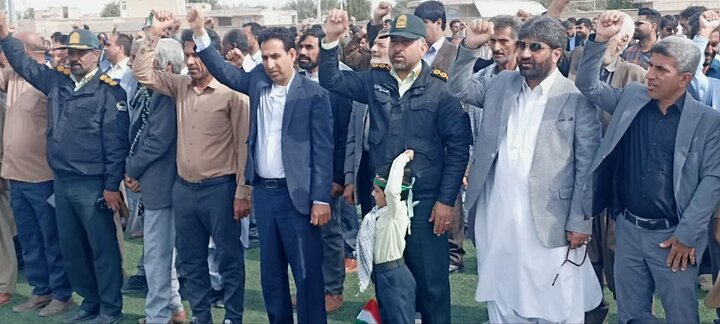 راهپیمایی ۲۲ بهمن ۱۴۰۴ با حضور گسترده اقشار مختلف مردم در شهرستان رودبار جنوب برگزار شد و شرکت‌کنندگان با حضور پرشور خود سالروز پیروزی انقلاب اسلامی را گرامی داشتند.