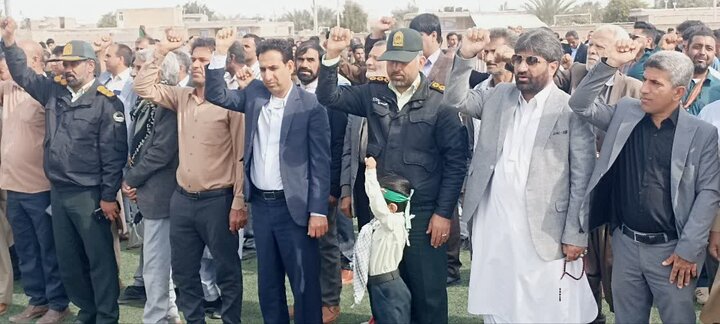 راهپیمایی ۲۲ بهمن ۱۴۰۴ با حضور گسترده اقشار مختلف مردم در شهرستان رودبار جنوب برگزار شد و شرکت‌کنندگان با حضور پرشور خود سالروز پیروزی انقلاب اسلامی را گرامی داشتند.