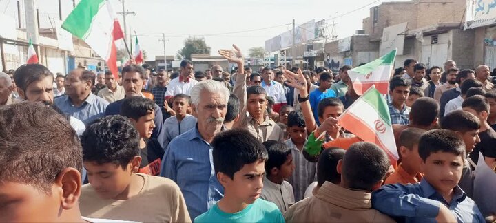 راهپیمایی ۲۲ بهمن ۱۴۰۴ با حضور گسترده اقشار مختلف مردم در شهرستان رودبار جنوب برگزار شد و شرکت‌کنندگان با حضور پرشور خود سالروز پیروزی انقلاب اسلامی را گرامی داشتند.