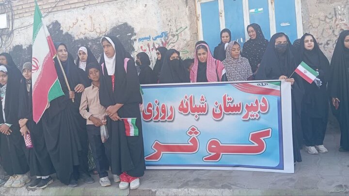 راهپیمایی ۲۲ بهمن ۱۴۰۴ با حضور گسترده اقشار مختلف مردم در شهرستان رودبار جنوب برگزار شد و شرکت‌کنندگان با حضور پرشور خود سالروز پیروزی انقلاب اسلامی را گرامی داشتند.