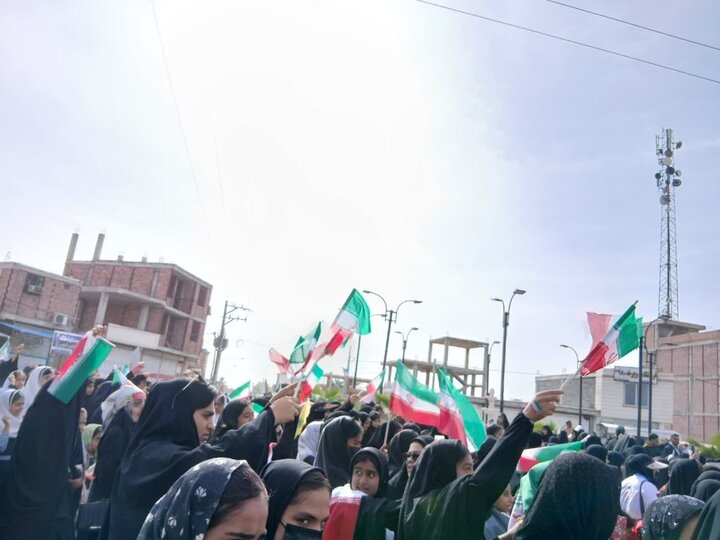 راهپیمایی ۲۲ بهمن ۱۴۰۴ با حضور گسترده اقشار مختلف مردم در شهرستان رودبار جنوب برگزار شد و شرکت‌کنندگان با حضور پرشور خود سالروز پیروزی انقلاب اسلامی را گرامی داشتند.