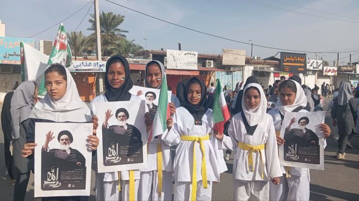 راهپیمایی ۲۲ بهمن ۱۴۰۴ با حضور گسترده اقشار مختلف مردم در شهرستان رودبار جنوب برگزار شد و شرکت‌کنندگان با حضور پرشور خود سالروز پیروزی انقلاب اسلامی را گرامی داشتند.