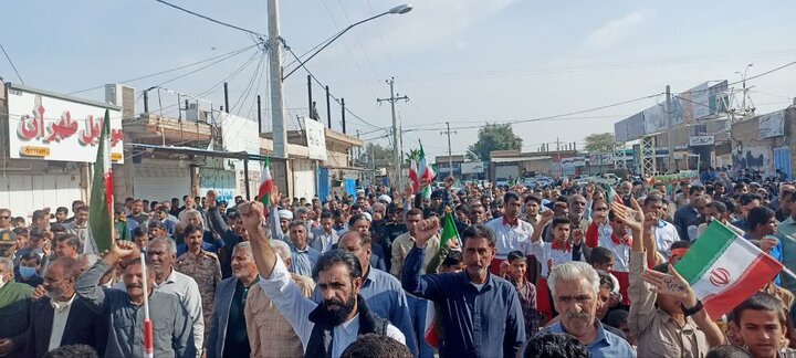 راهپیمایی ۲۲ بهمن ۱۴۰۴ با حضور گسترده اقشار مختلف مردم در شهرستان رودبار جنوب برگزار شد و شرکت‌کنندگان با حضور پرشور خود سالروز پیروزی انقلاب اسلامی را گرامی داشتند.