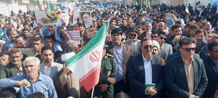 راهپیمایی ۲۲ بهمن ۱۴۰۴ با حضور گسترده اقشار مختلف مردم در شهرستان رودبار جنوب برگزار شد و شرکت‌کنندگان با حضور پرشور خود سالروز پیروزی انقلاب اسلامی را گرامی داشتند.