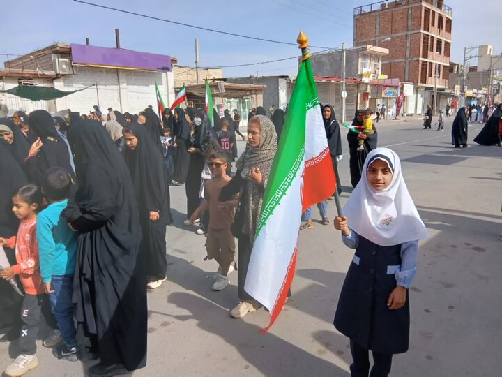 راهپیمایی ۲۲ بهمن ۱۴۰۴ با حضور گسترده اقشار مختلف مردم در شهرستان رودبار جنوب برگزار شد و شرکت‌کنندگان با حضور پرشور خود سالروز پیروزی انقلاب اسلامی را گرامی داشتند.