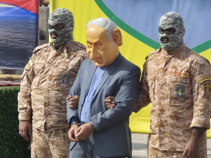 تصاویر/ راهپیمایی تماشایی ۲۲ بهمن در بوشهر