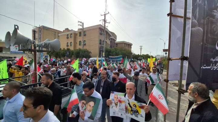 تصاویر/ راهپیمایی تماشایی ۲۲ بهمن در بوشهر