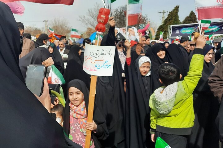 تصاویر/حضور پرشور مردم اراک در راهپیمایی ۲۲ بهمن