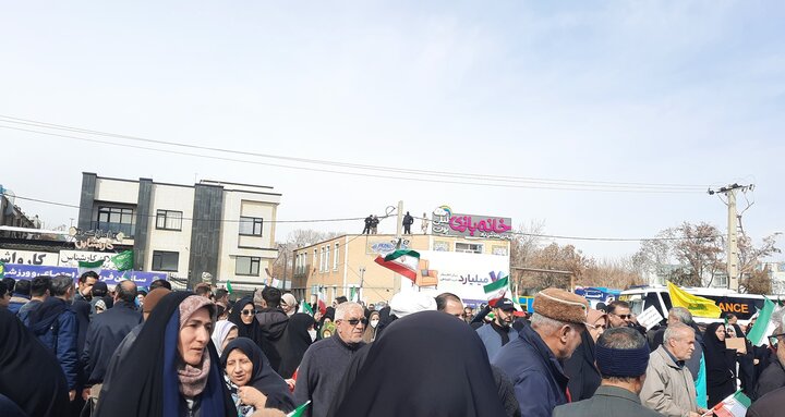 تصاویر/حضور پرشور مردم اراک در راهپیمایی ۲۲ بهمن